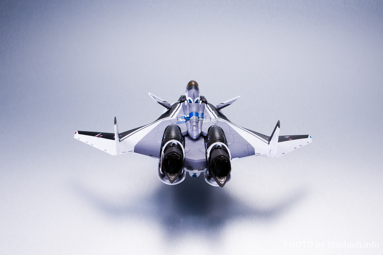 DX超合金 VF-31F ジークフリード（メッサー・イーレフェルト機