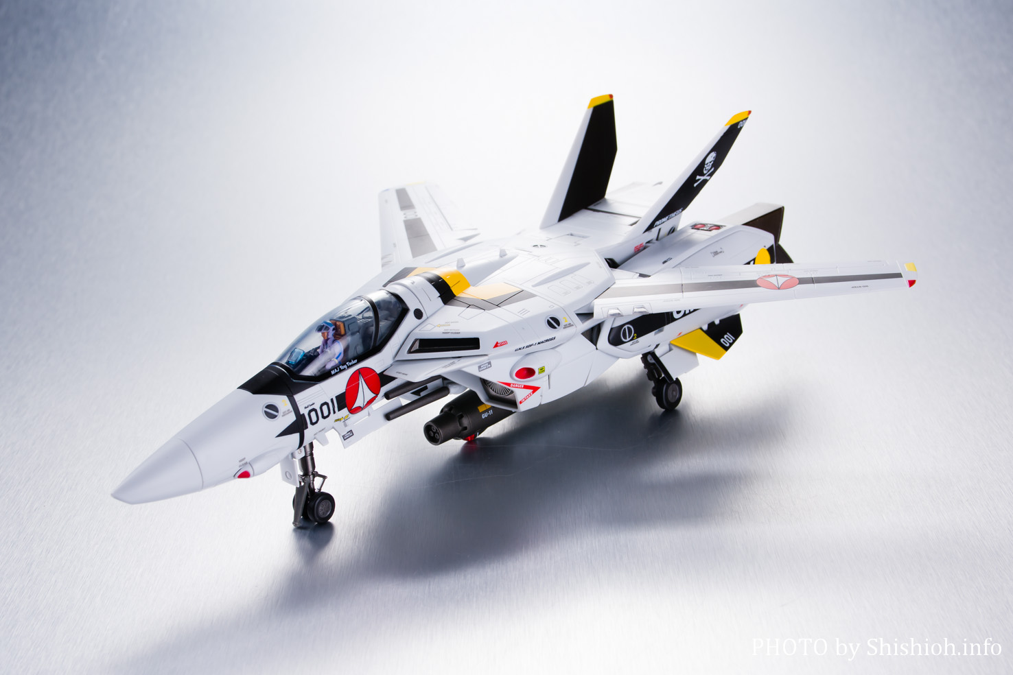 DX超合金  初回限定版 VF-1S バルキリー  ロイ・フォッカースペシャル