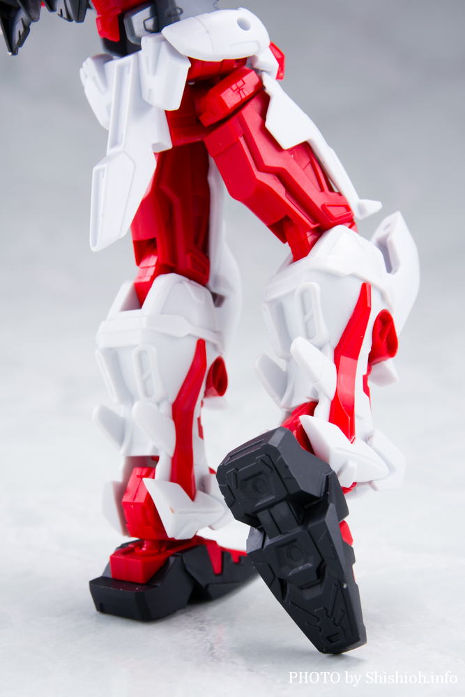 GUNDAM UNIVERSE MBF-P02 GUNDAM ASTRAY RED FRAME