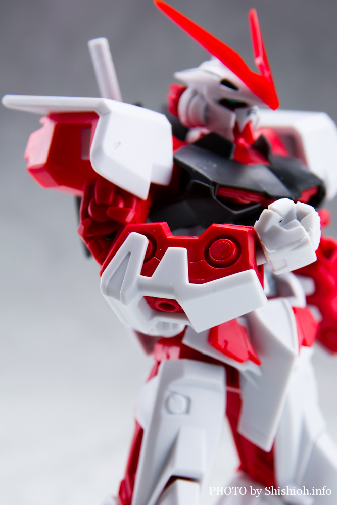 GUNDAM UNIVERSE MBF-P02 GUNDAM ASTRAY RED FRAME