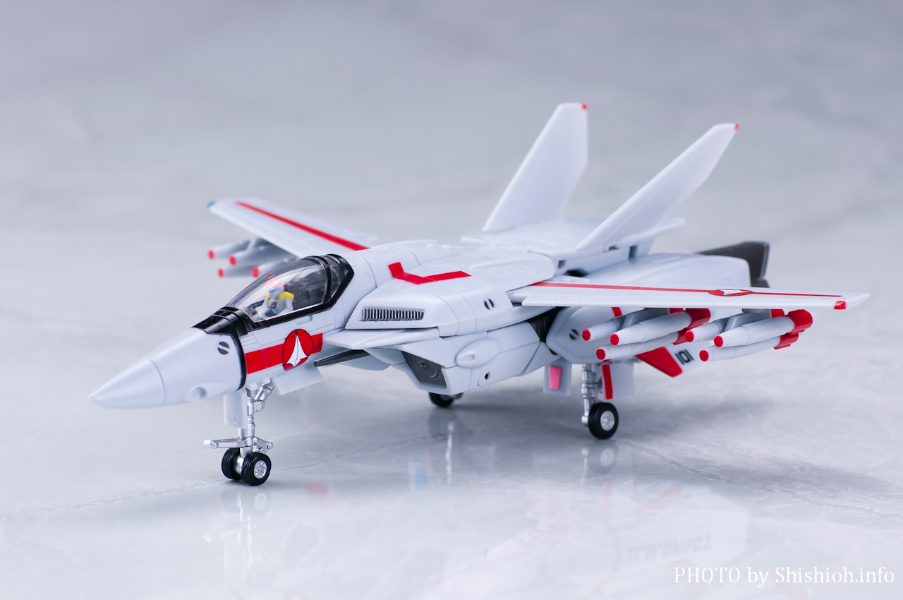 HI-METAL R VF-1J アーマードバルキリー (ファイター・ガウォーク形態)