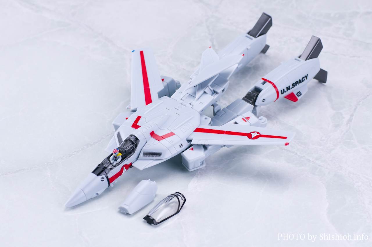 HI-METAL R VF-1J アーマードバルキリー (ファイター・ガウォーク形態)