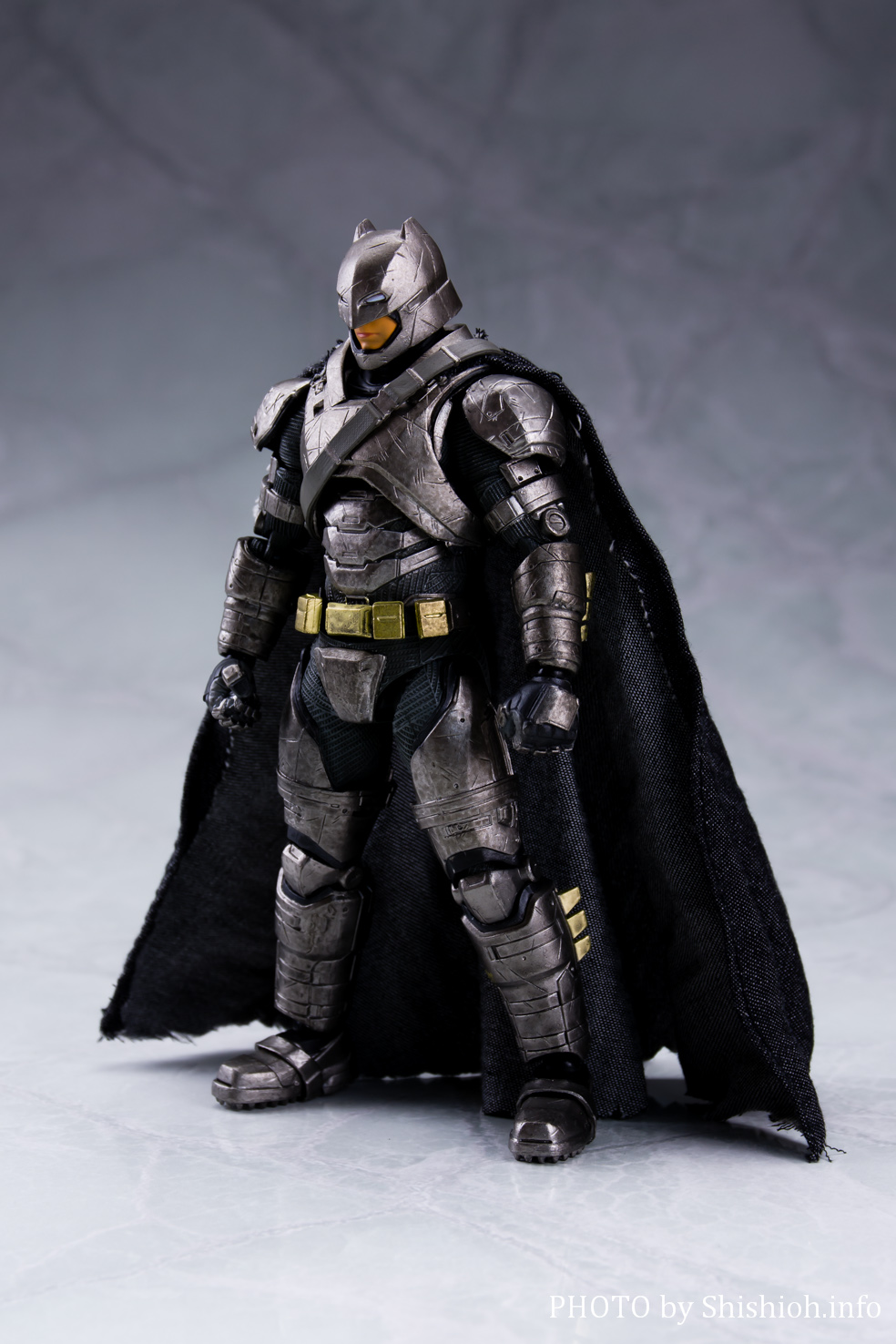 MAFEX アーマードバットマン - アメコミ