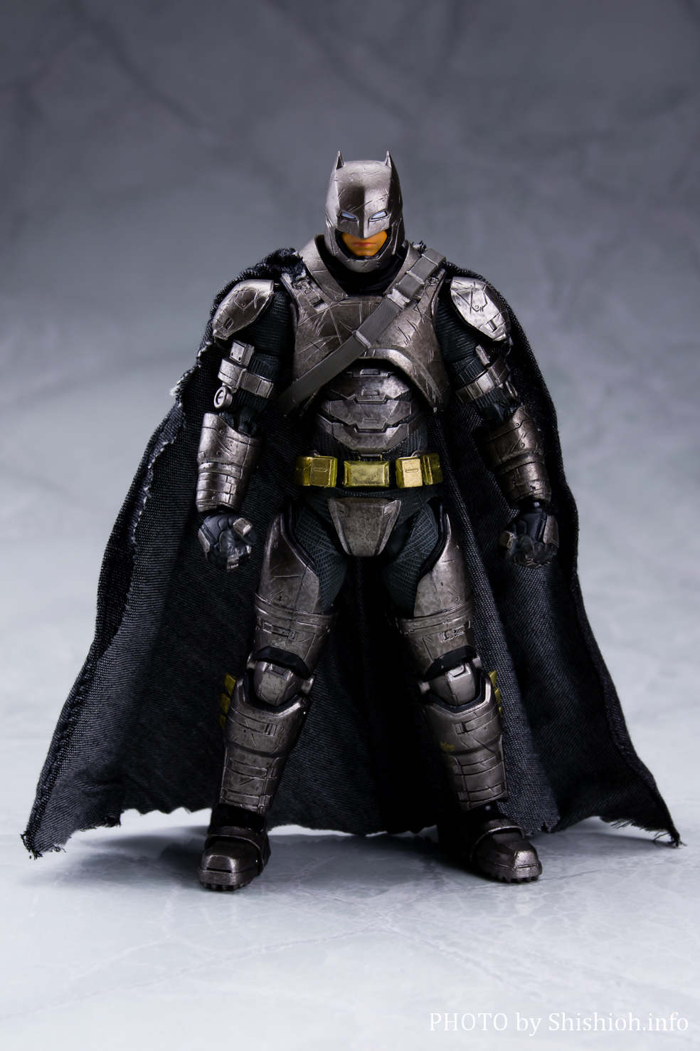 レビュー】MAFEX アーマードバットマン