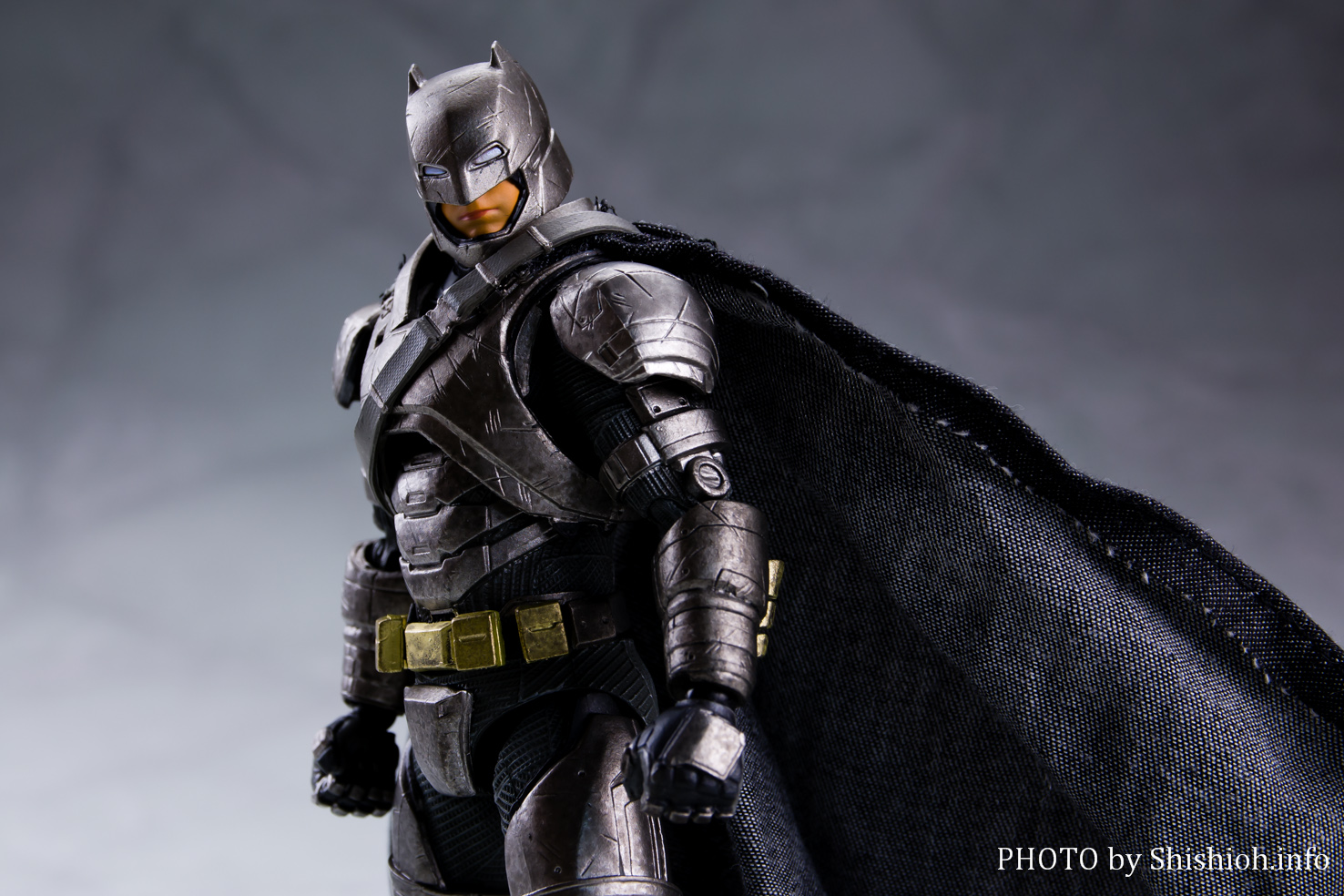 人気SALE人気マフェックス 　アーマード バットマン　mafex アメコミ