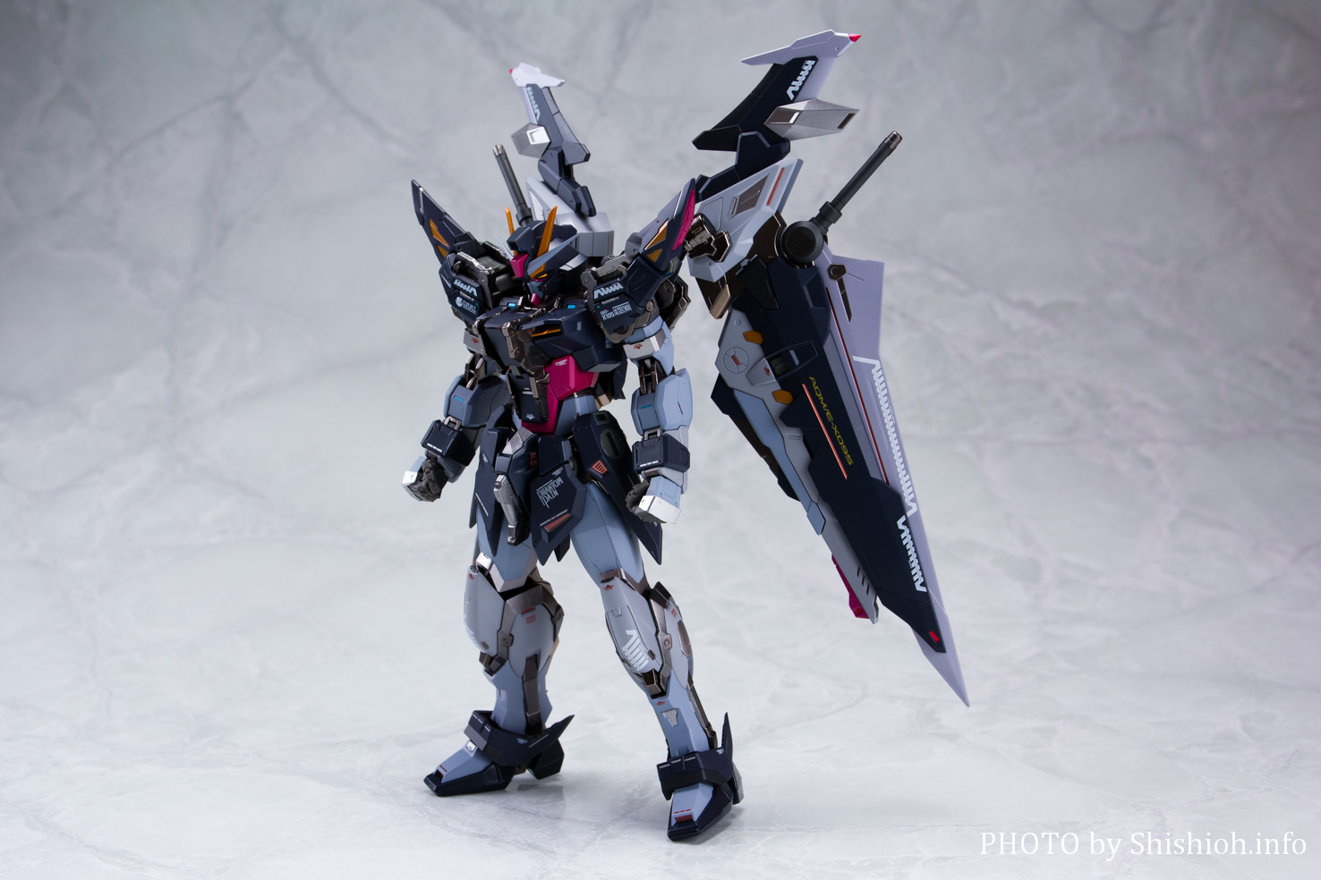 仮面ライダー旧1号とMETAL BUILD ストライクノワールガンダム セット-