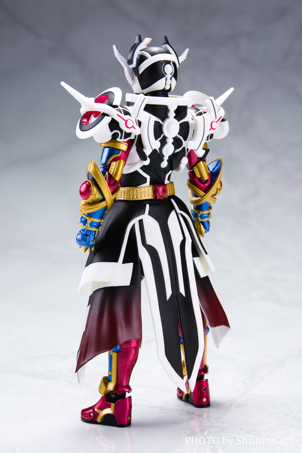 レビュー】 S.H.Figuarts 仮面ライダーエボル ブラックホールフォーム ...