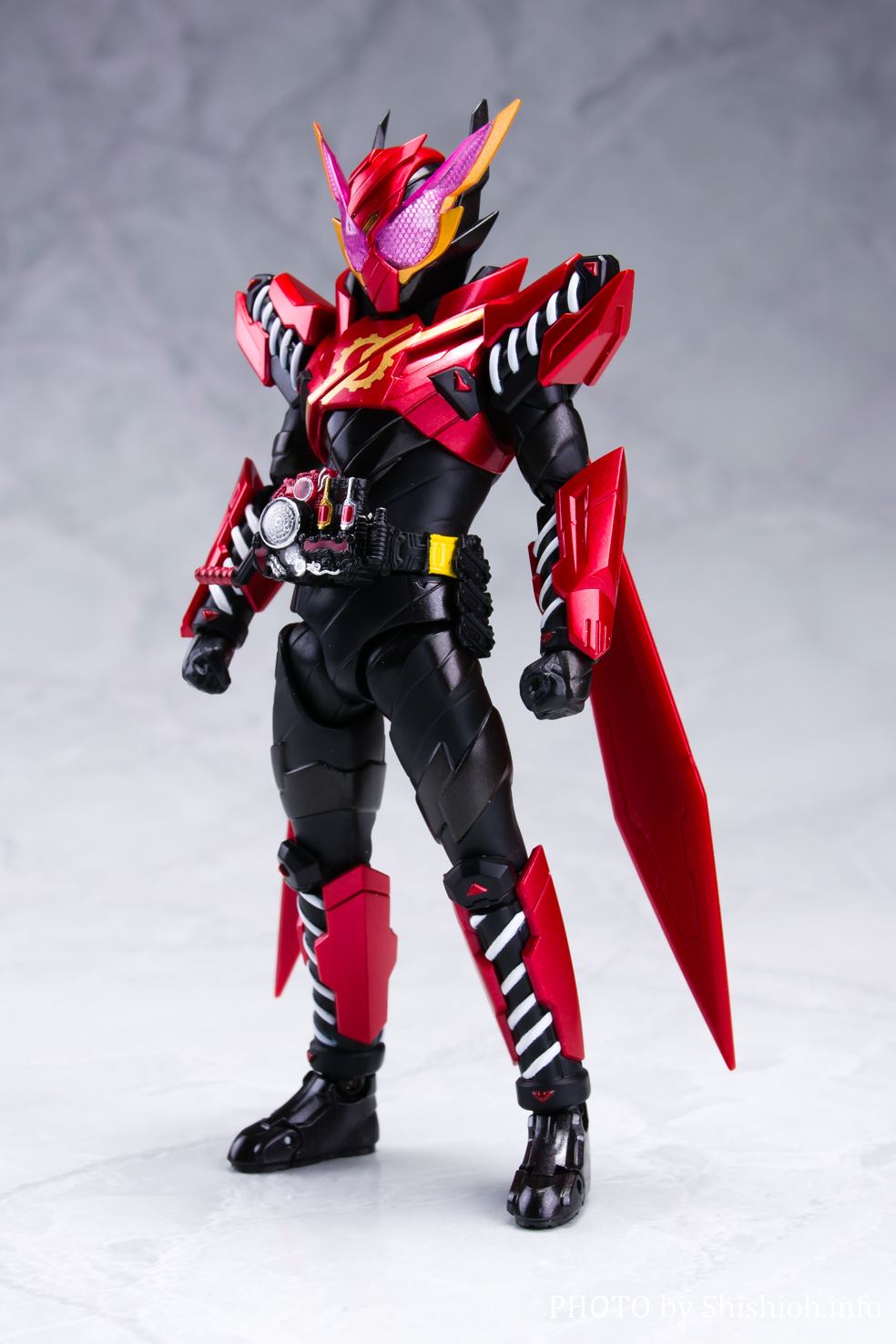 SHフィギュアーツ　仮面ライダービルド　ラビットラビットフォーム