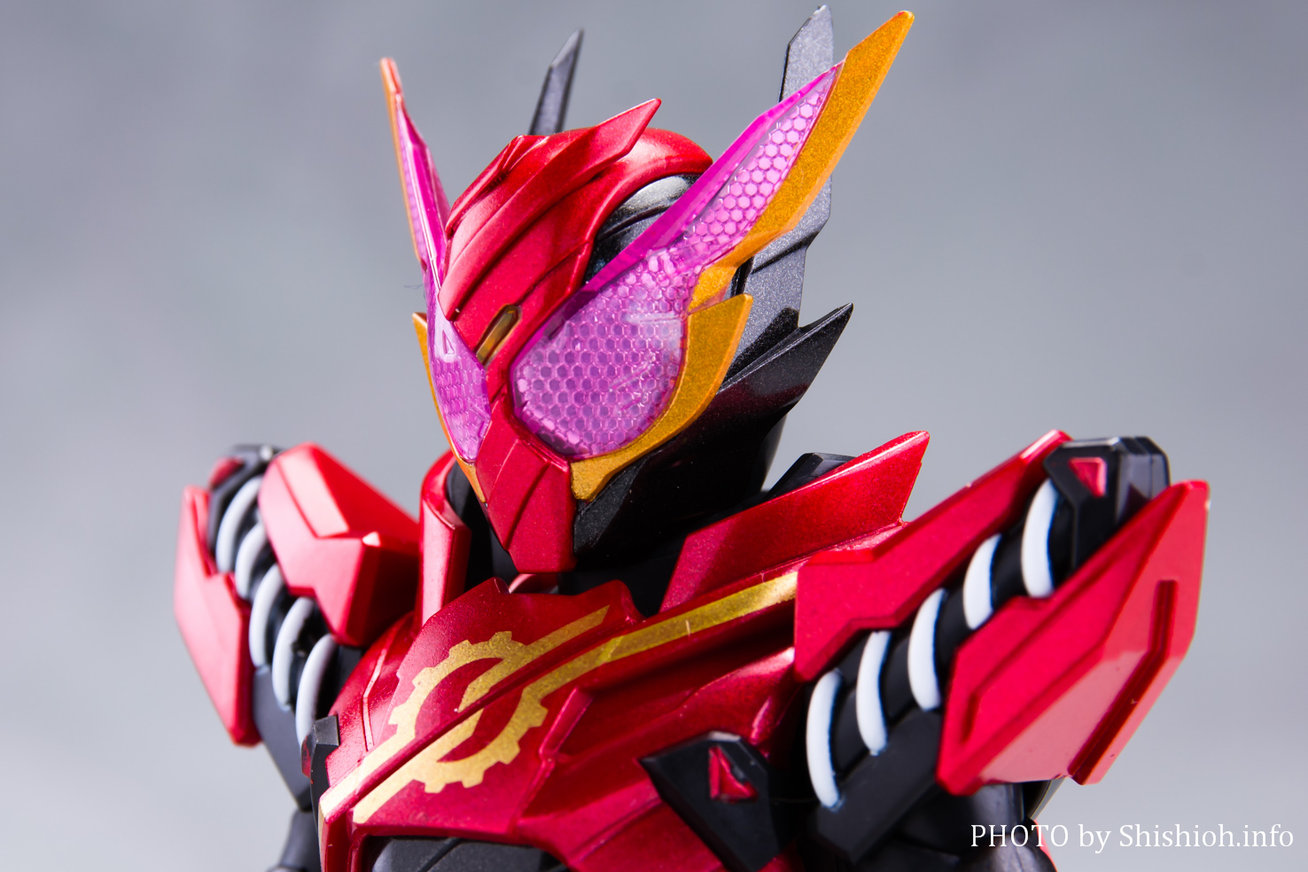 レビュー】 S.H.Figuarts 仮面ライダービルド ラビットラビットフォーム