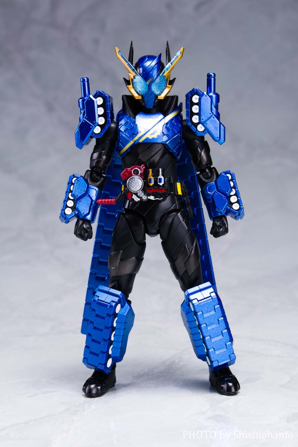 BANDAI S.H.Figuarts 仮面ライダービルド タンクタンクフォーム-