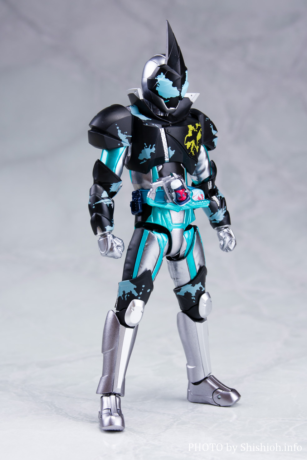 新品定番人気 BANDAI - S.H.Figuarts 仮面ライダーエビル バットゲノム