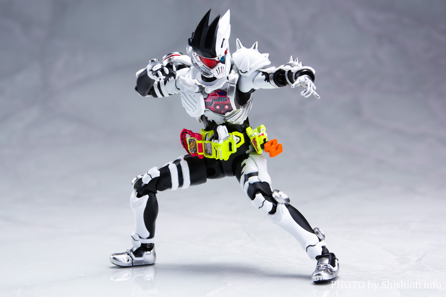 レビュー】 S.H.Figuarts 仮面ライダーゲンム ゾンビアクション ...