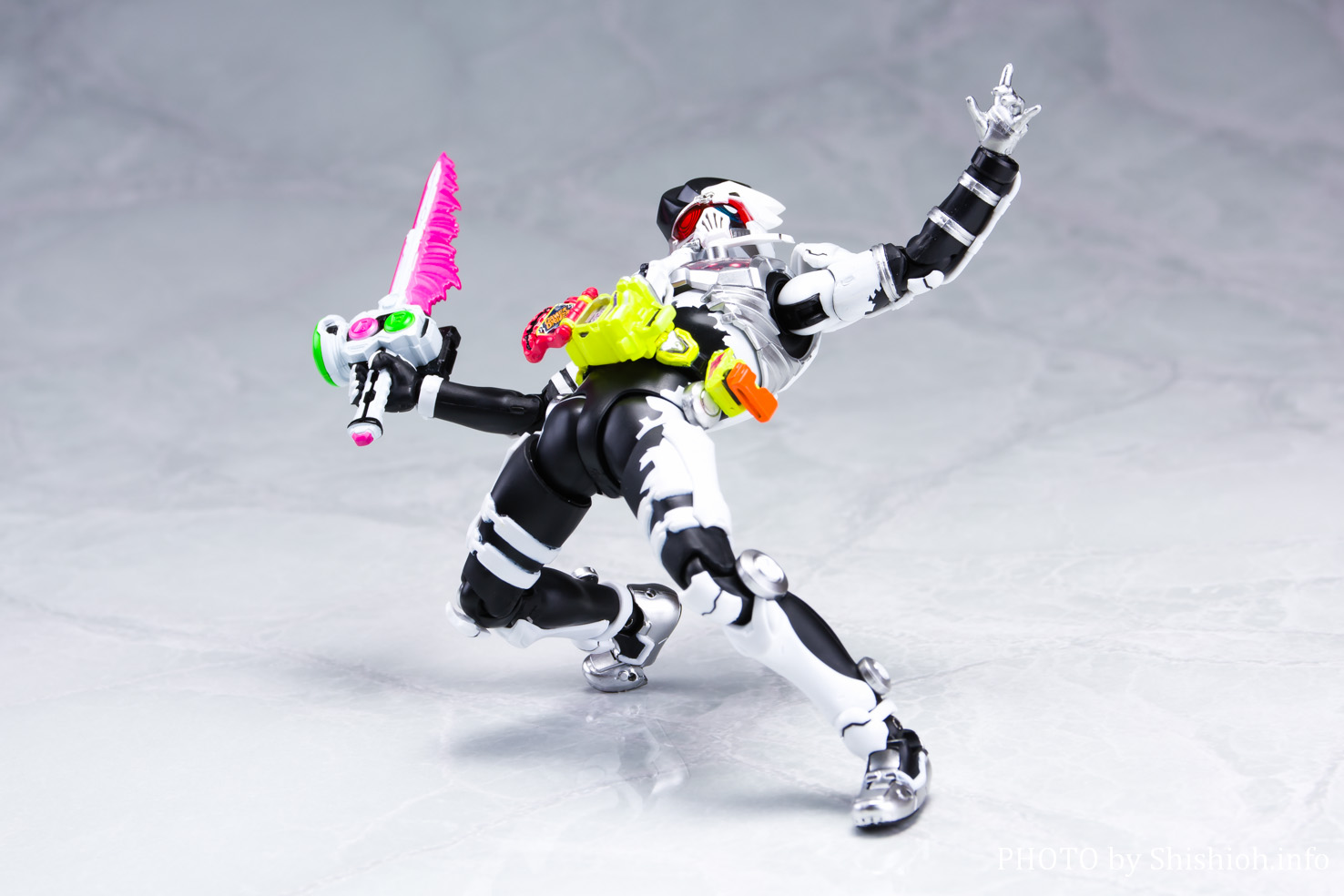 レビュー】 S.H.Figuarts 仮面ライダーゲンム ゾンビアクション