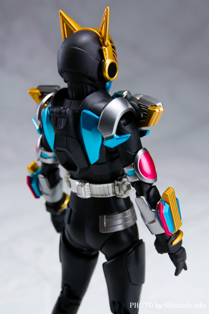 待望の再入荷 S.H.Figuarts 仮面ライダーナーゴ ビートフォーム[未開封