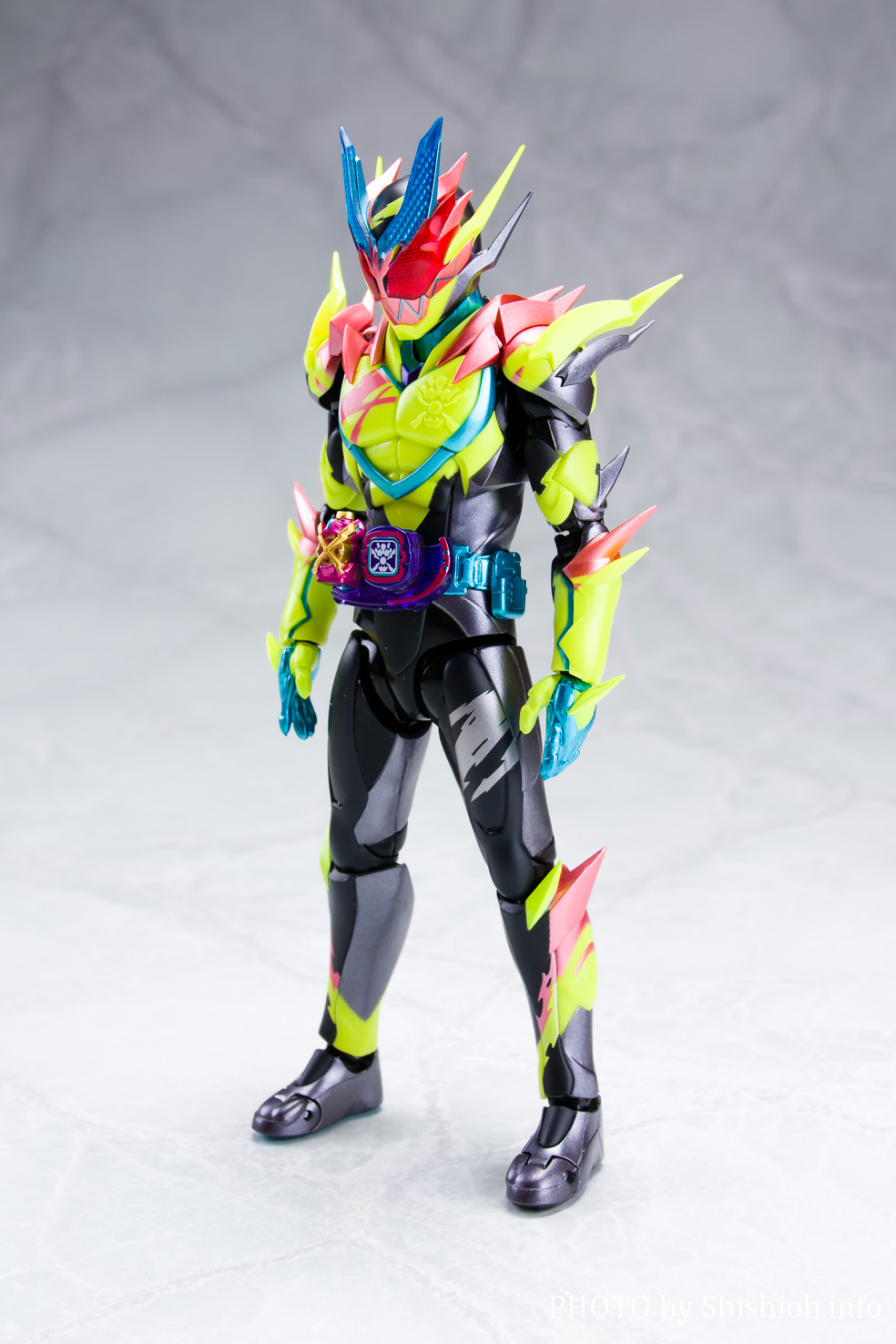 S.H.Figuarts 仮面ライダーリバイスシリーズ-