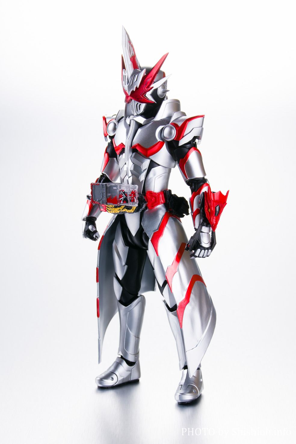 レビュー】 S.H.Figuarts 仮面ライダーセイバー ドラゴニックナイト