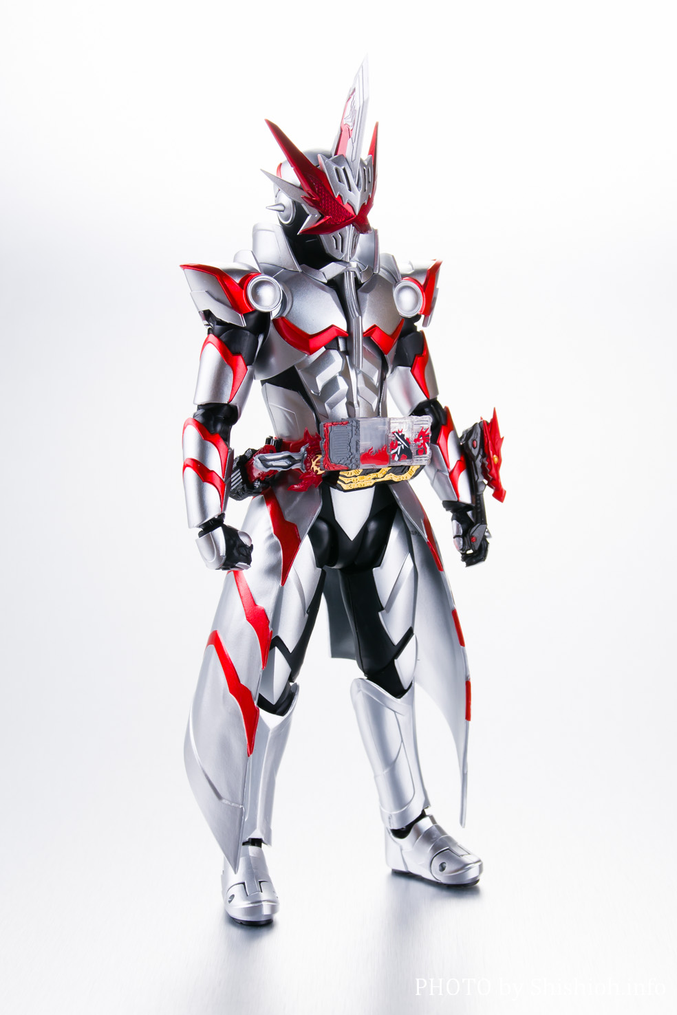 レビュー】 S.H.Figuarts 仮面ライダーセイバー ドラゴニックナイト