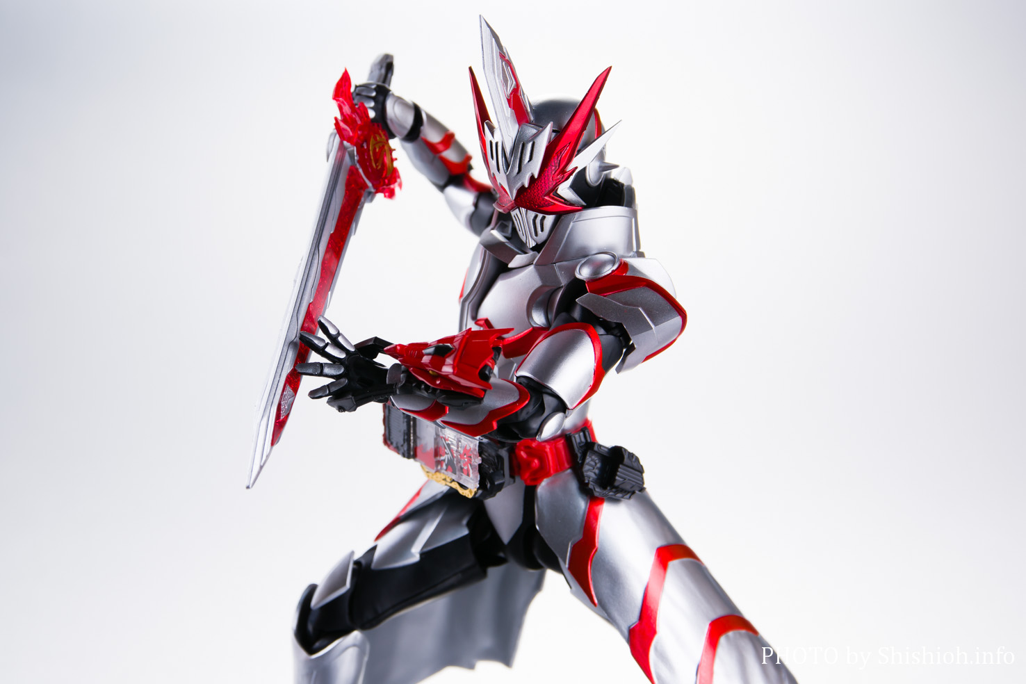 日本ショップ S.H.Figuarts 仮面ライダーセイバー ドラゴニックナイト