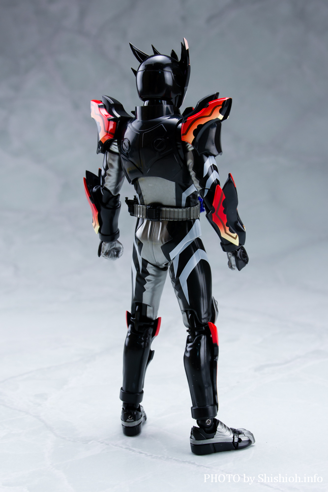 S.H.Figuarts ���ʃ��C�_�[�r�^�[�K�� �X�p�[�L���O�~�t�H�[��