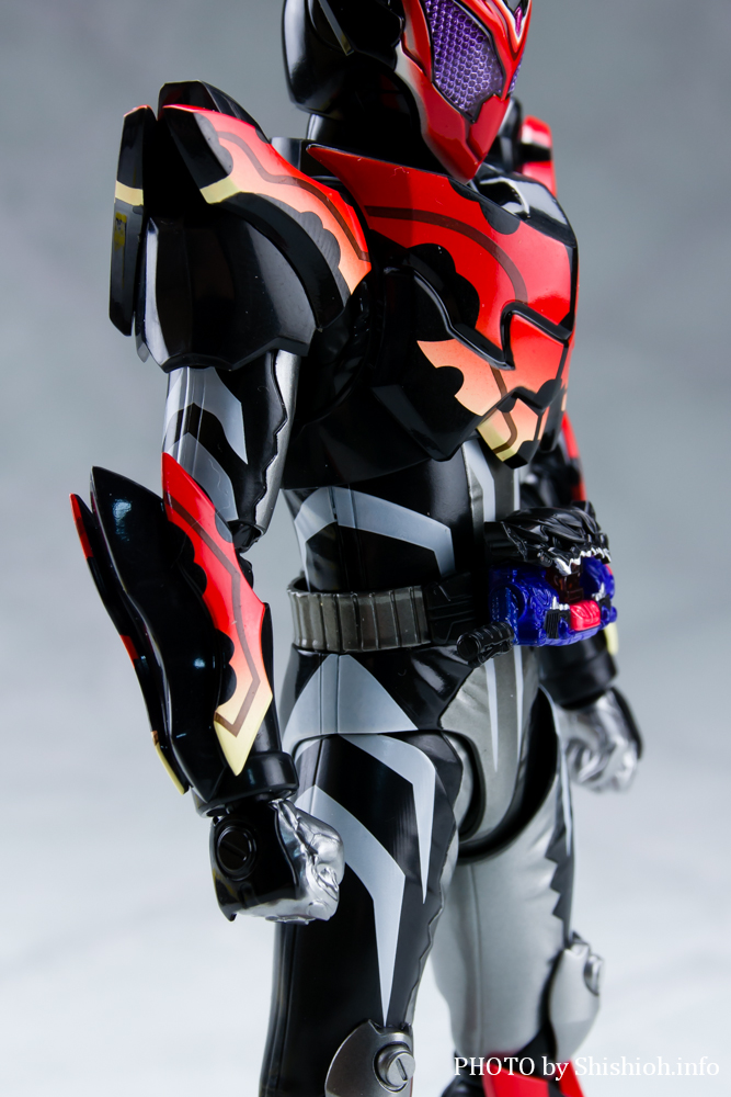 S.H.Figuarts ���ʃ��C�_�[�r�^�[�K�� �X�p�[�L���O�~�t�H�[��