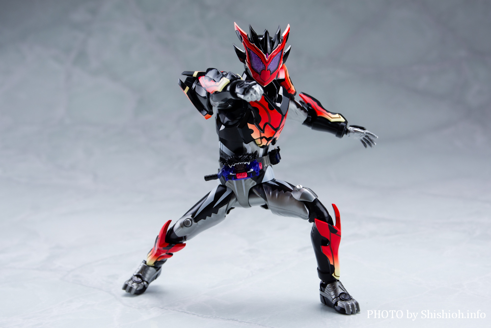 S.H.Figuarts ���ʃ��C�_�[�r�^�[�K�� �X�p�[�L���O�~�t�H�[��