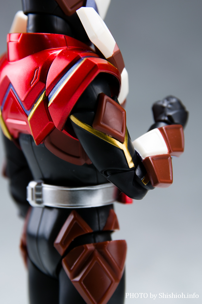 S.H.Figuarts 仮面ライダーヴァレン チョコドンフォーム