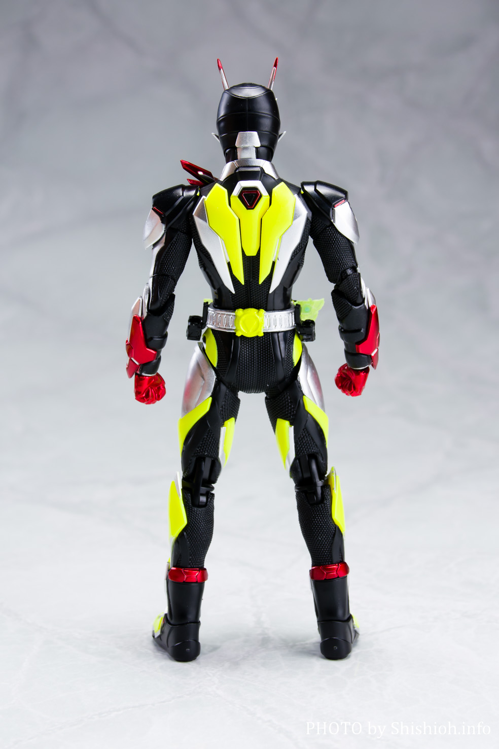 当店限定販売 仮面ライダーゼロワン Figuarts 仮面ライダーゼロツー