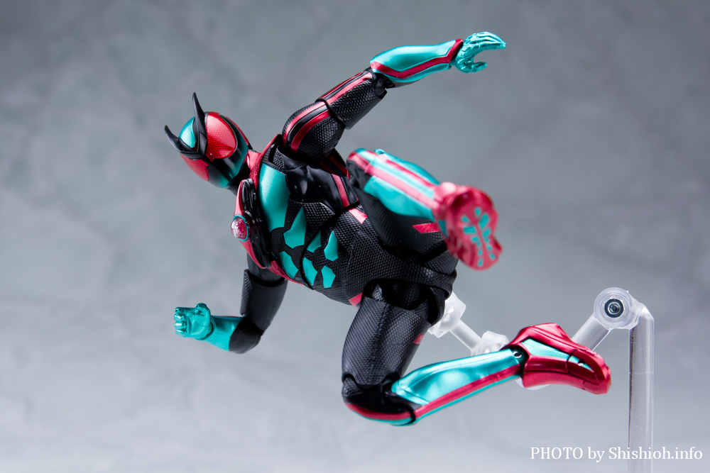 S.H.Figuarts ���ʃ��C�_�[�[�b�c �t�B�W�J���C���p�N�g