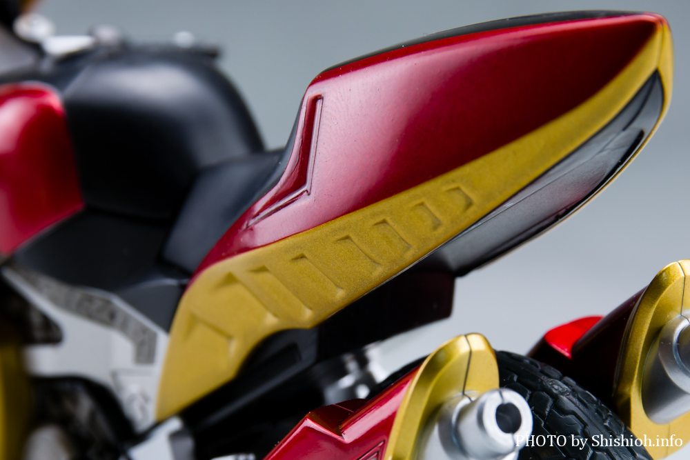 S.H.Figuarts マシントルネイダー