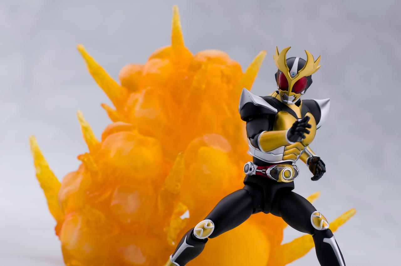 SHFiguarts 仮面ライダーアギト　グランドフォーム Amazon.com: Bandai Tamashii Nations S.H.Figuarts Ground Form