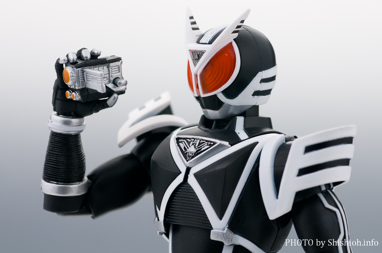 S.H.Figuarts ���ʃ��C�_�[�f���^