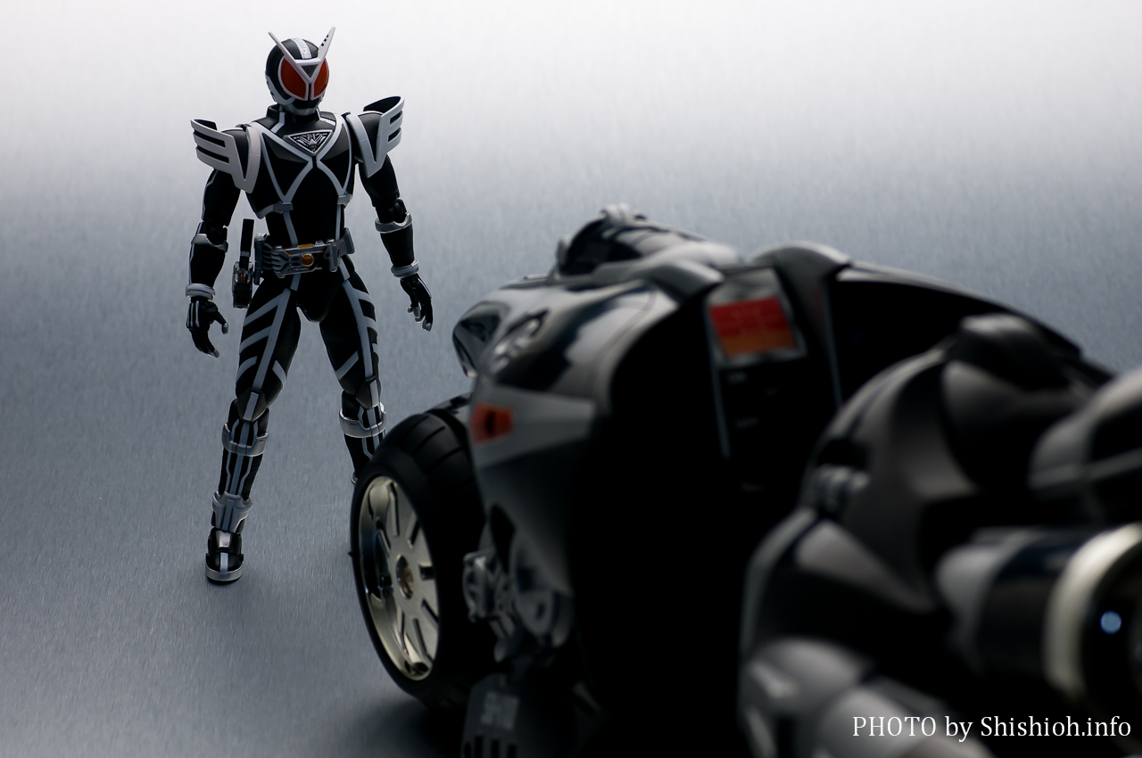 S.H.Figuarts ���ʃ��C�_�[�f���^