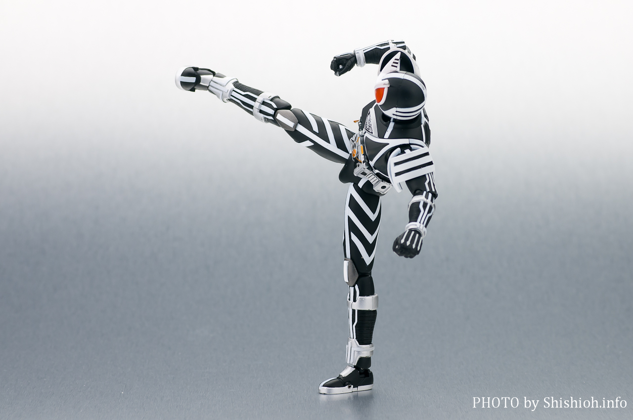 S.H.Figuarts ���ʃ��C�_�[�f���^