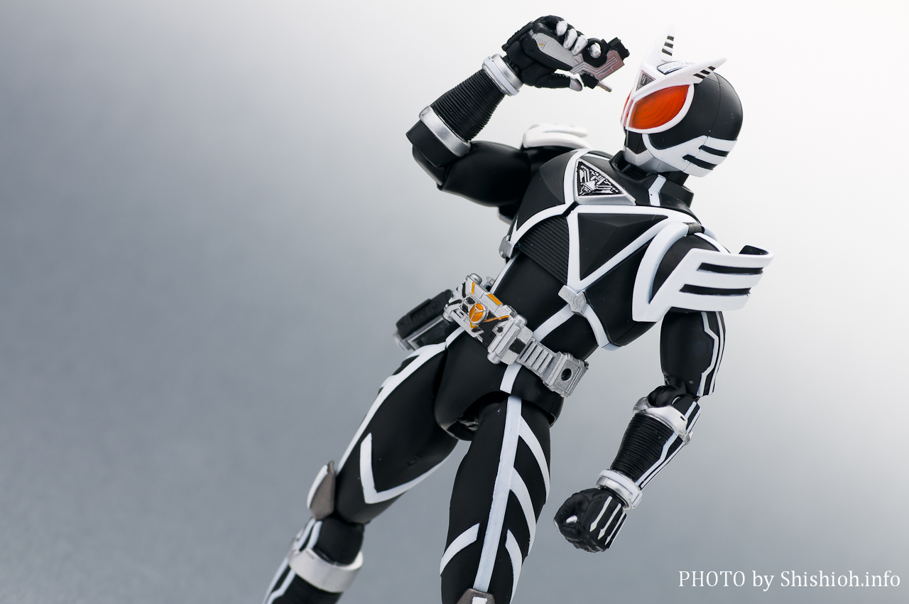 S.H.Figuarts ���ʃ��C�_�[�f���^