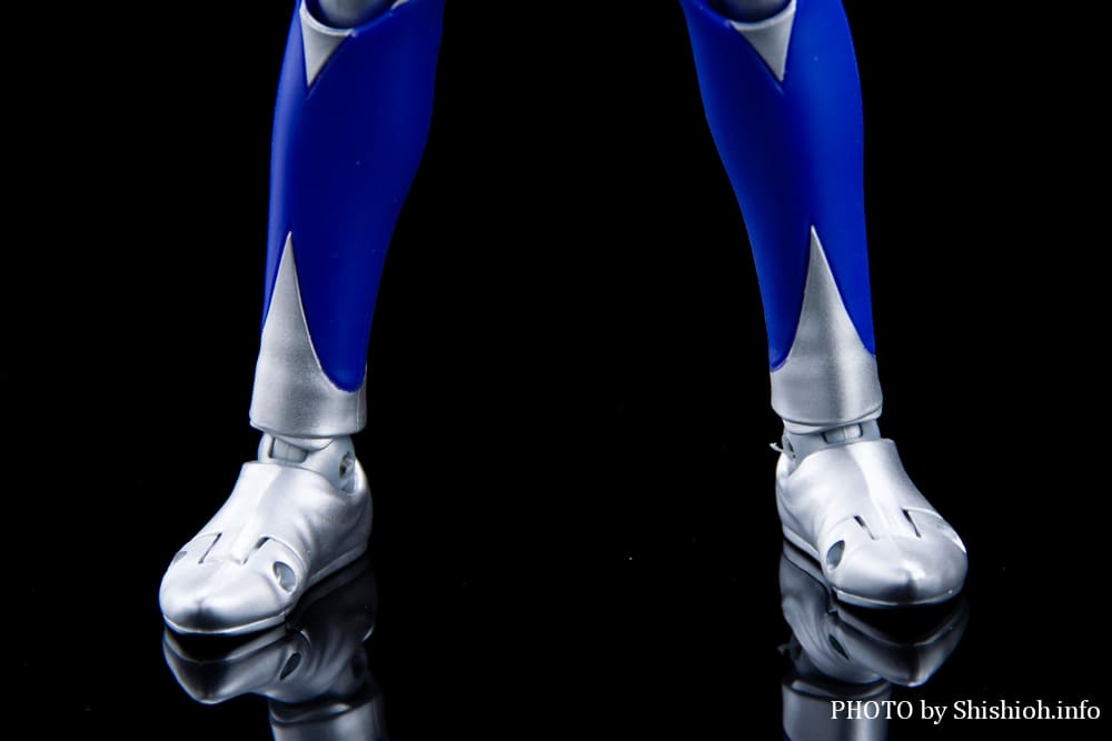 S.H.Figuarts�i�^�������@�j �E���g���}���e�B�K �X�J�C�^�C�v