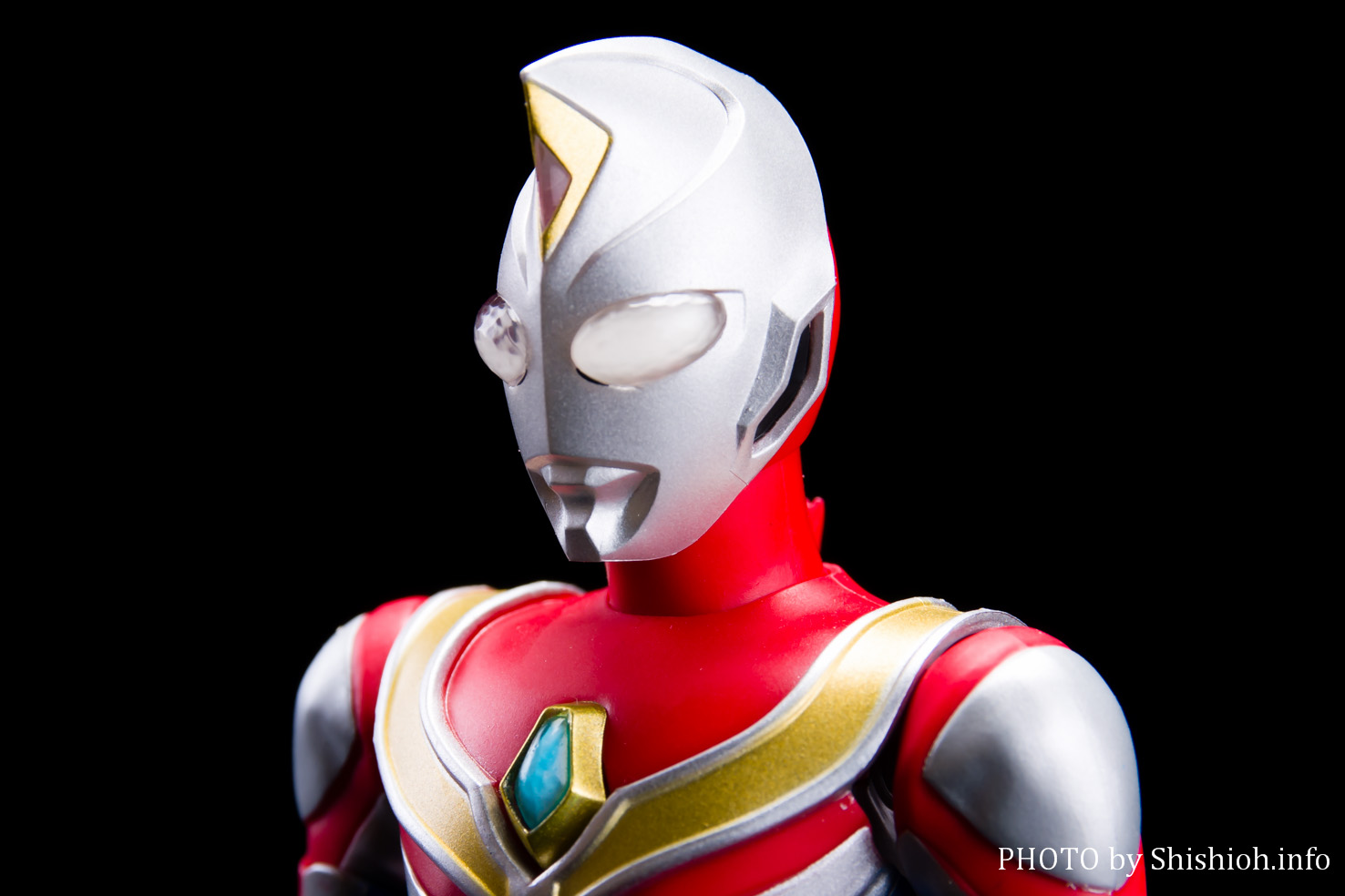 S.H.フィギュアーツ（真骨彫製法） ウルトラマンダイナ フラッシュタイプ 約150mm PVCu0026ABS製 塗装済み可動 フィギュアの通販はau  PAY マーケット - Brush Up - おもちゃ・趣味