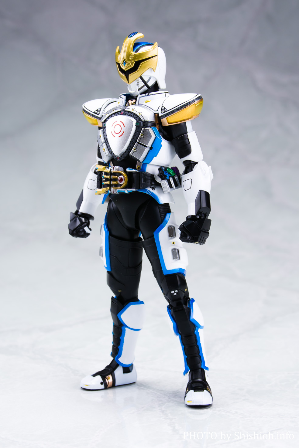 レビュー】 S.H.Figuarts（真骨彫製法） 仮面ライダーイクサ セーブ 