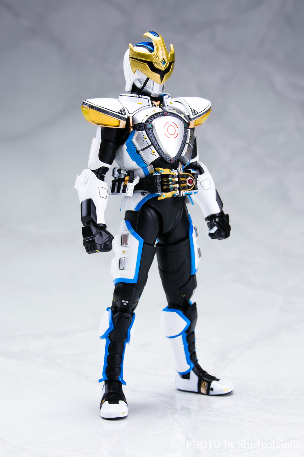 レビュー】 S.H.Figuarts（真骨彫製法） 仮面ライダーイクサ セーブ ...