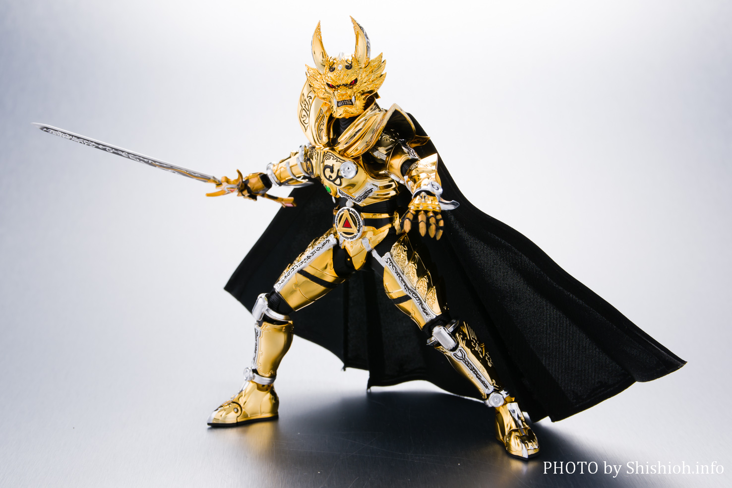 レビュー】 S.H.Figuarts（真骨彫製法） 黄金騎士ガロ（冴島雷牙）