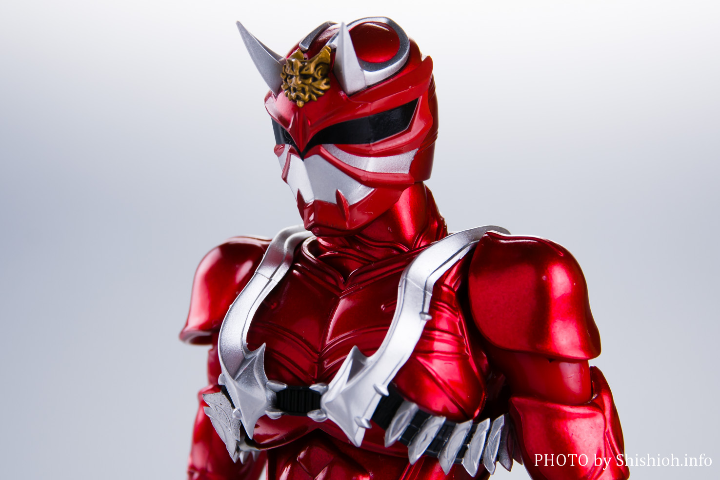 S.H.Figuarts 真骨彫製法 仮面ライダー響鬼紅 仮面ライダー響鬼