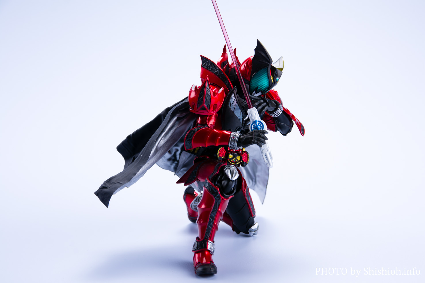 S.H.Figuarts（真骨彫製法） 仮面ライダーダークキバ - フィギュア