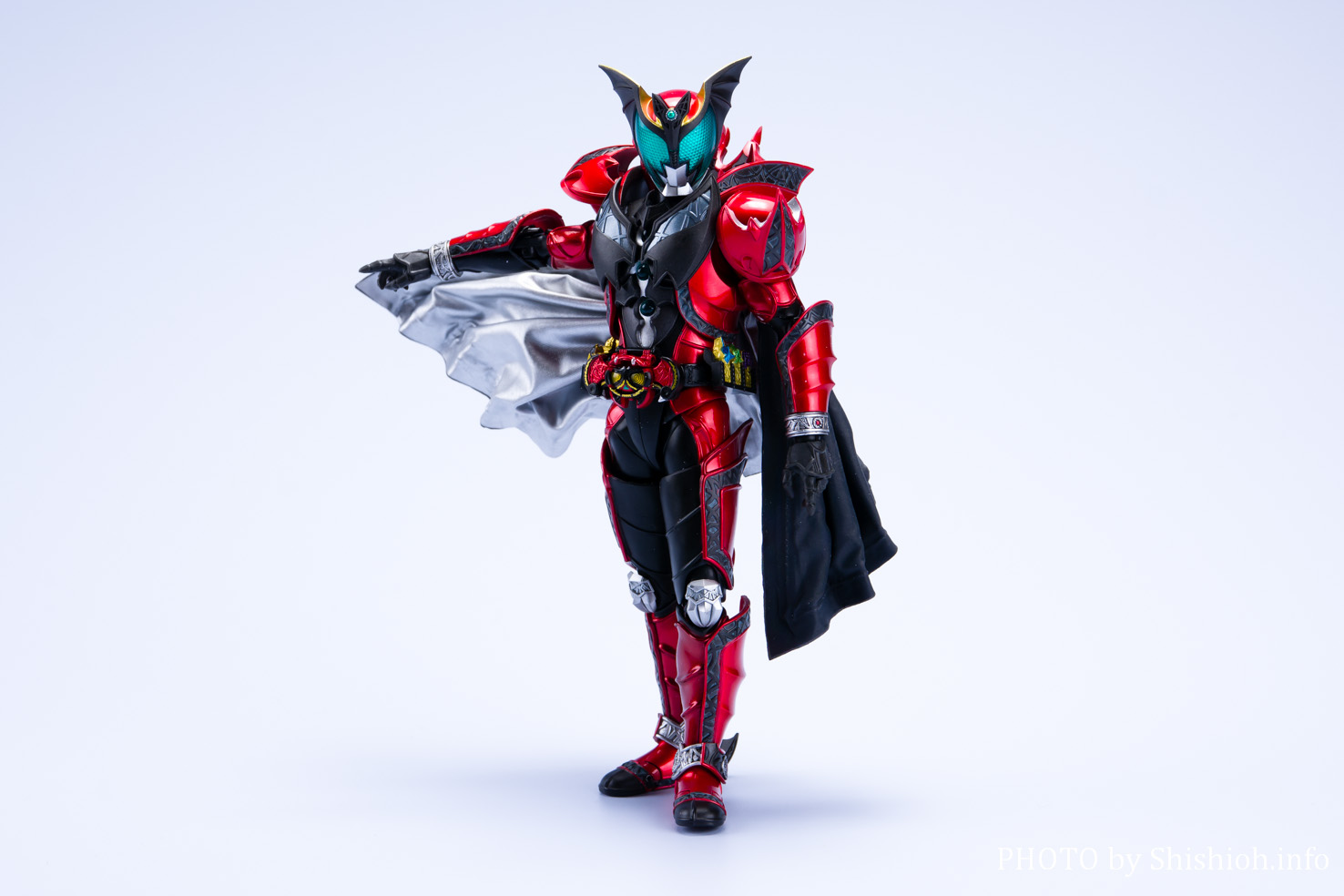 新素材新作 SHフィギュアーツ真骨彫製法 仮面ライダーダークキバ 特撮 