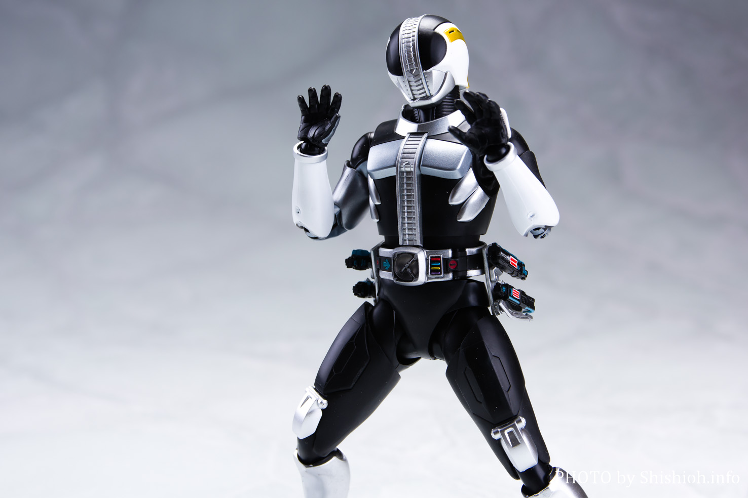 BANDAI - S､H､Figuarts真骨彫製法仮面ライダー電王 ソードフォーム