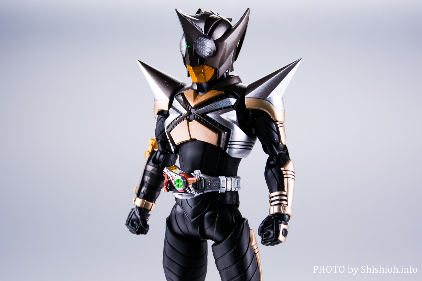 S.H.Figuarts（真骨彫製法） 仮面ライダーパンチホッパー