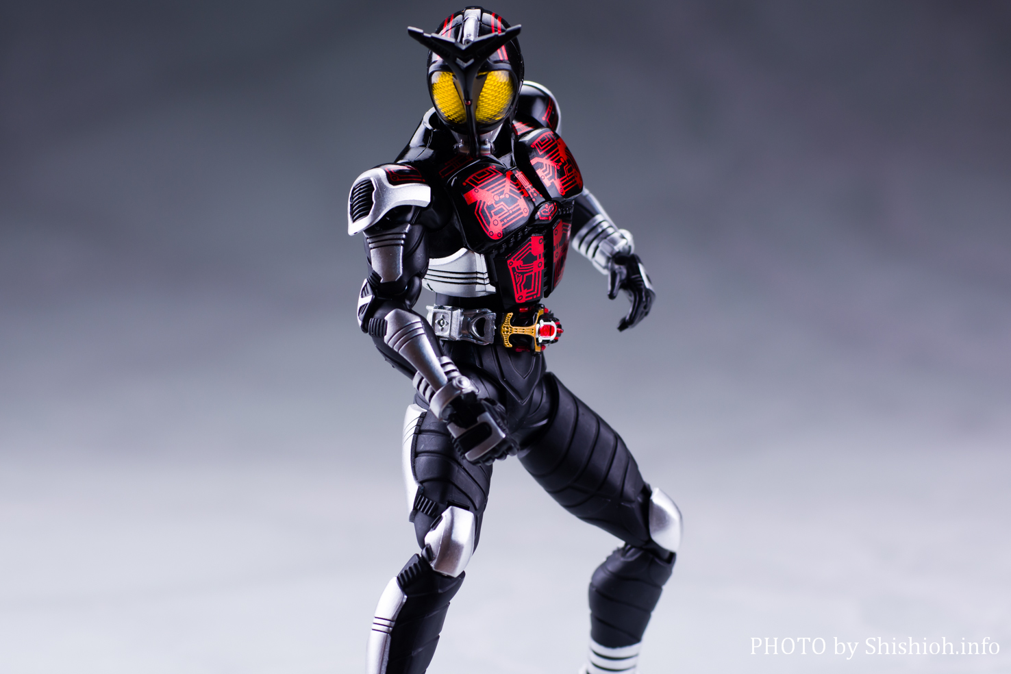 S.H.Figuarts 真骨彫製法 仮面ライダーカブト