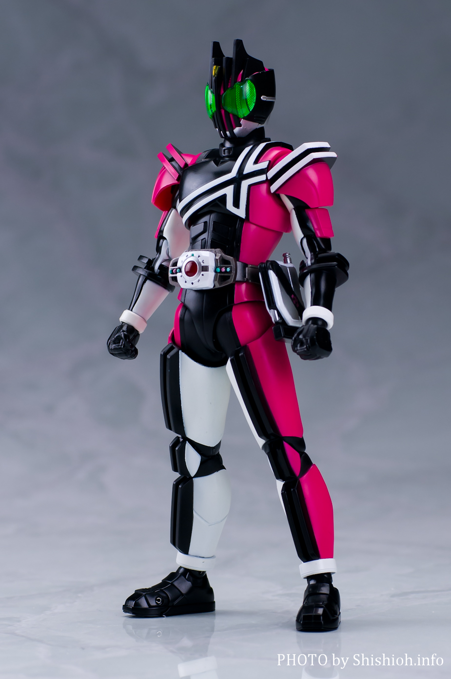 S.H.Figuarts(真骨彫製法)仮面ライダーディケイド