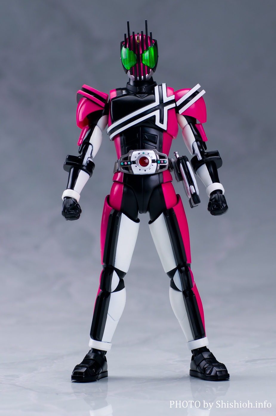 S.H.Figuarts(真骨彫製法)仮面ライダーディケイド