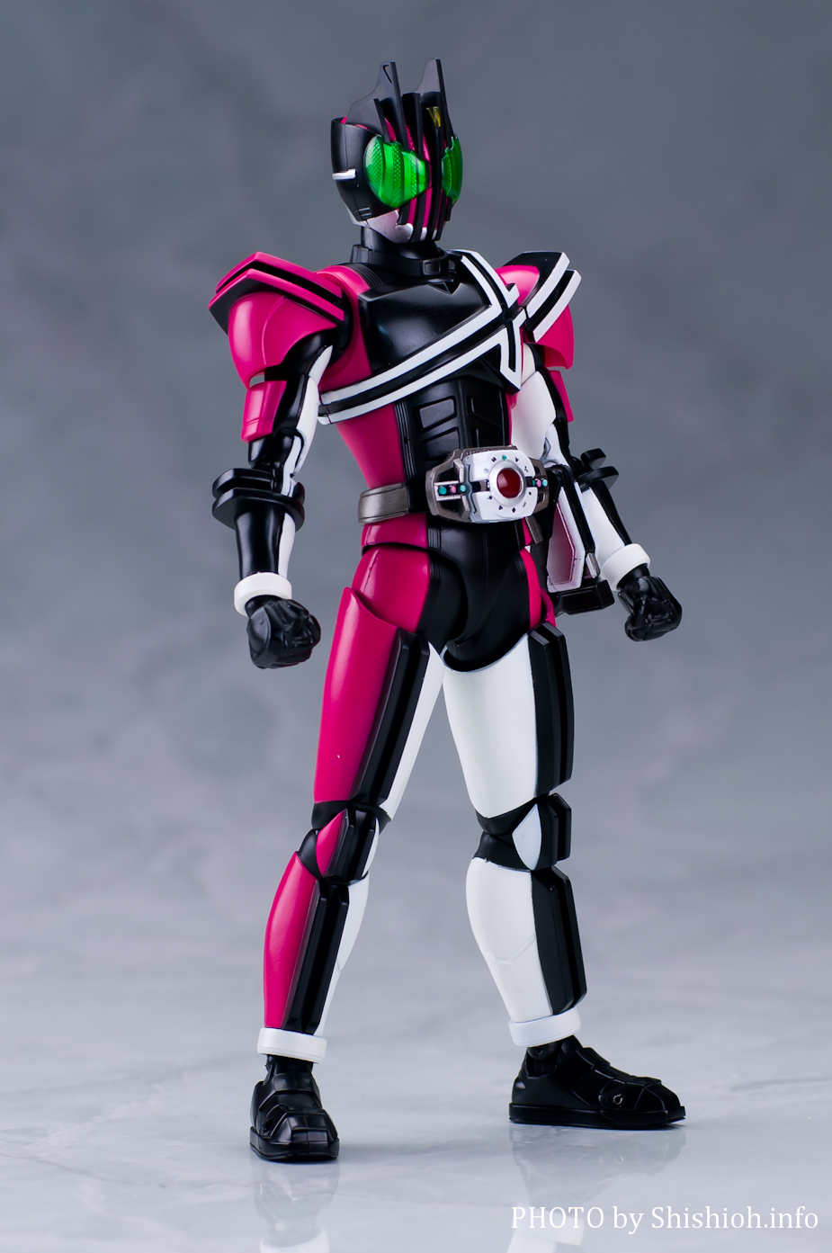 S.H.Figuarts(真骨彫製法)仮面ライダーディケイド