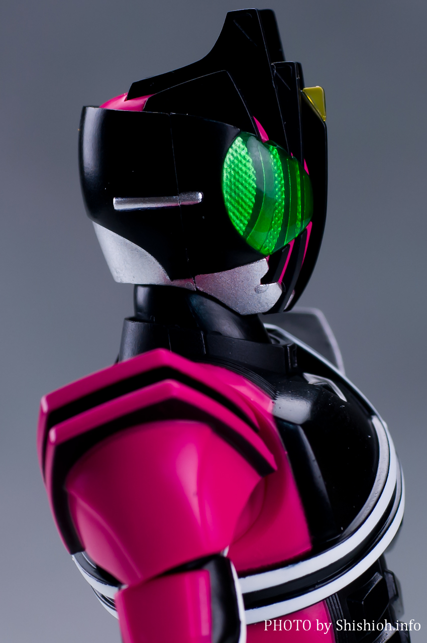 S.H.Figuarts(真骨彫製法)仮面ライダーディケイド