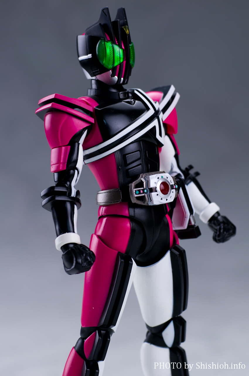 S.H.Figuarts(真骨彫製法)仮面ライダーディケイド